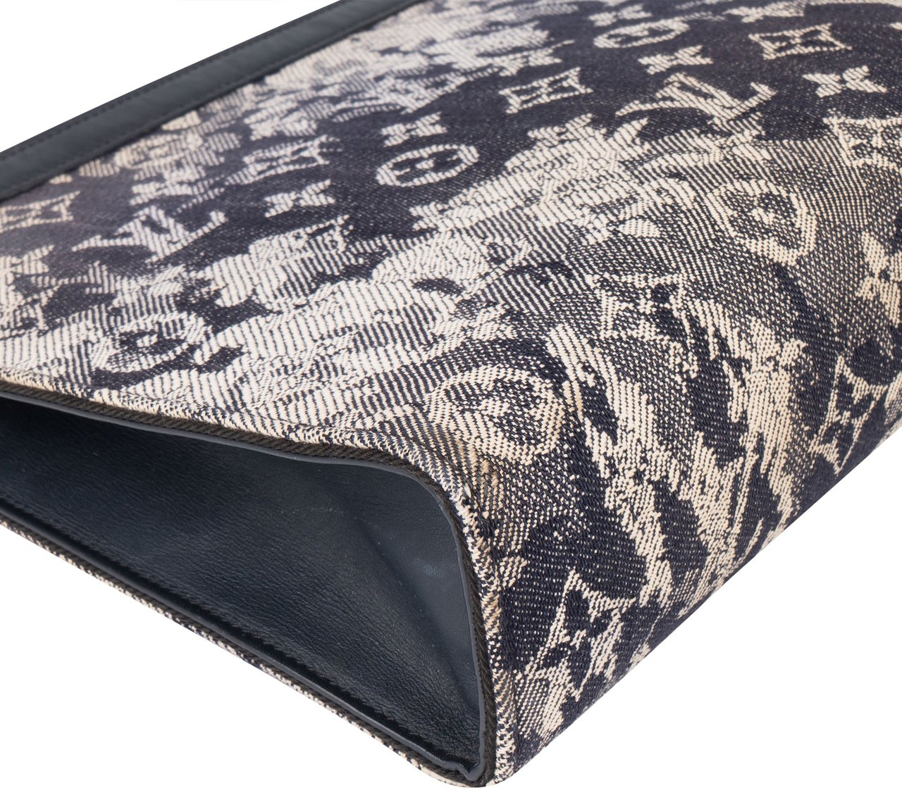Louis Vuitton Louis Vuitton Tapestry Monogram Pochette Voyage MM Clutch Blauw
