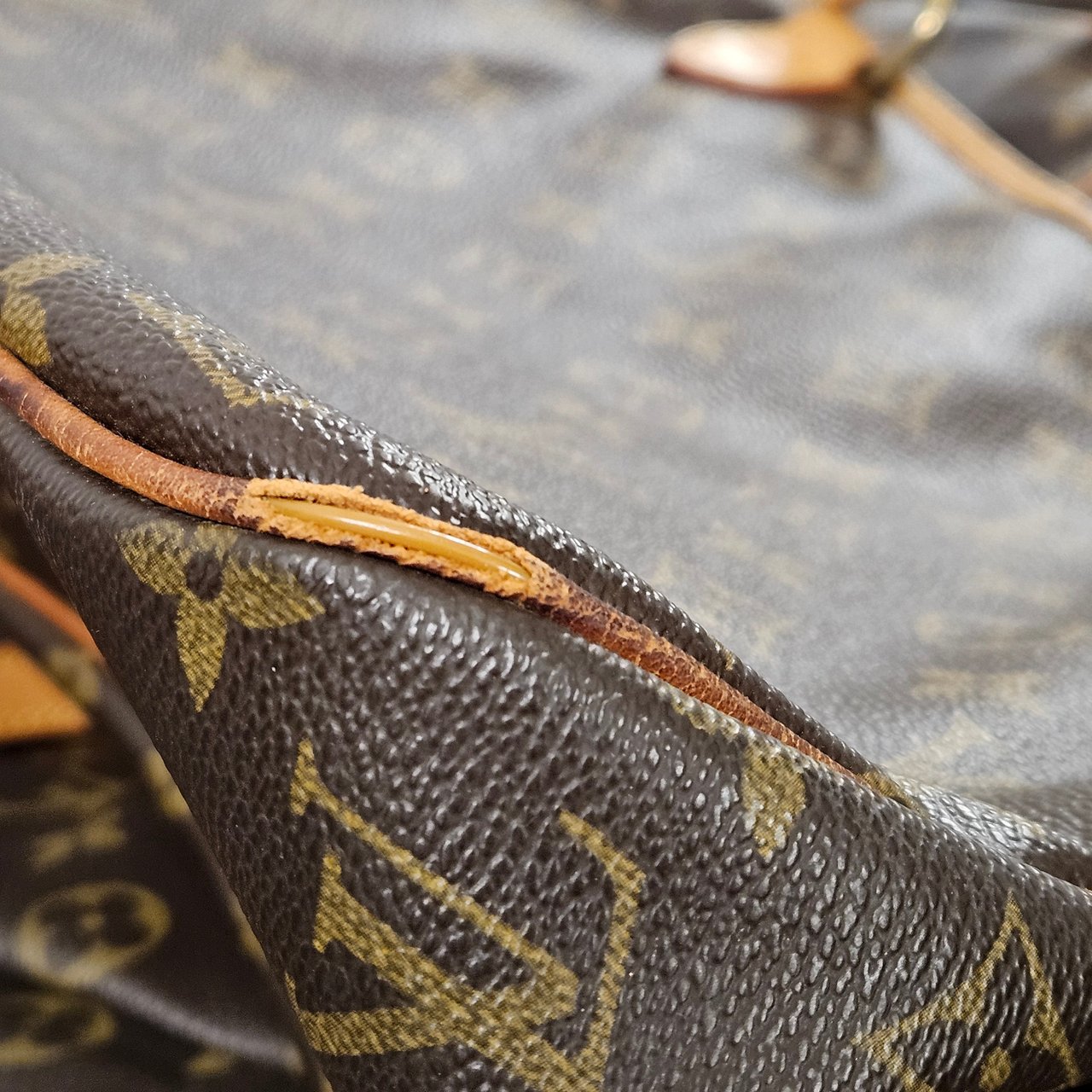 Louis Vuitton Monogram Canvas Batignolles Horizontal Shoulder Bag Bruin