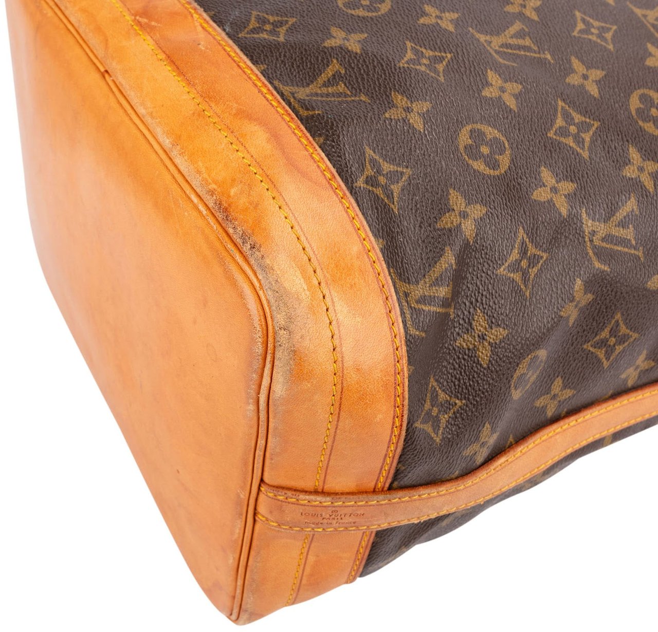 Louis Vuitton Monogram Canvas Sac Noé Grande Shoulder Bag Bruin
