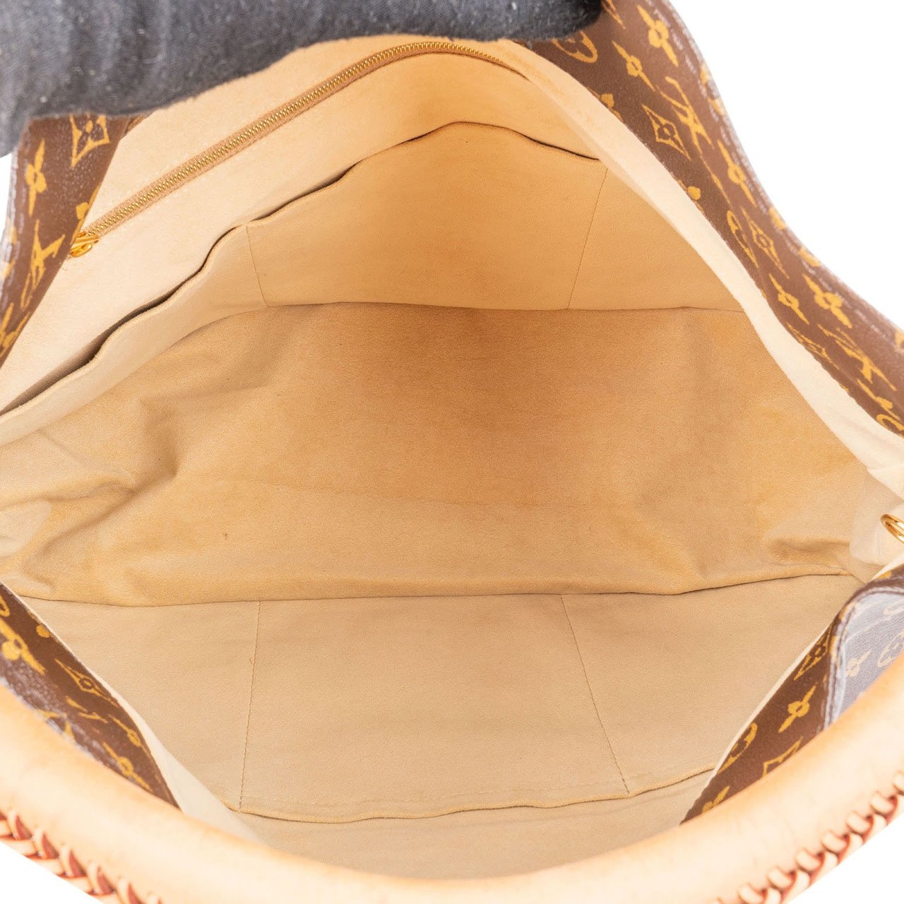 Louis Vuitton Monogram Canvas Artsy GM Shoulder Bag Bruin