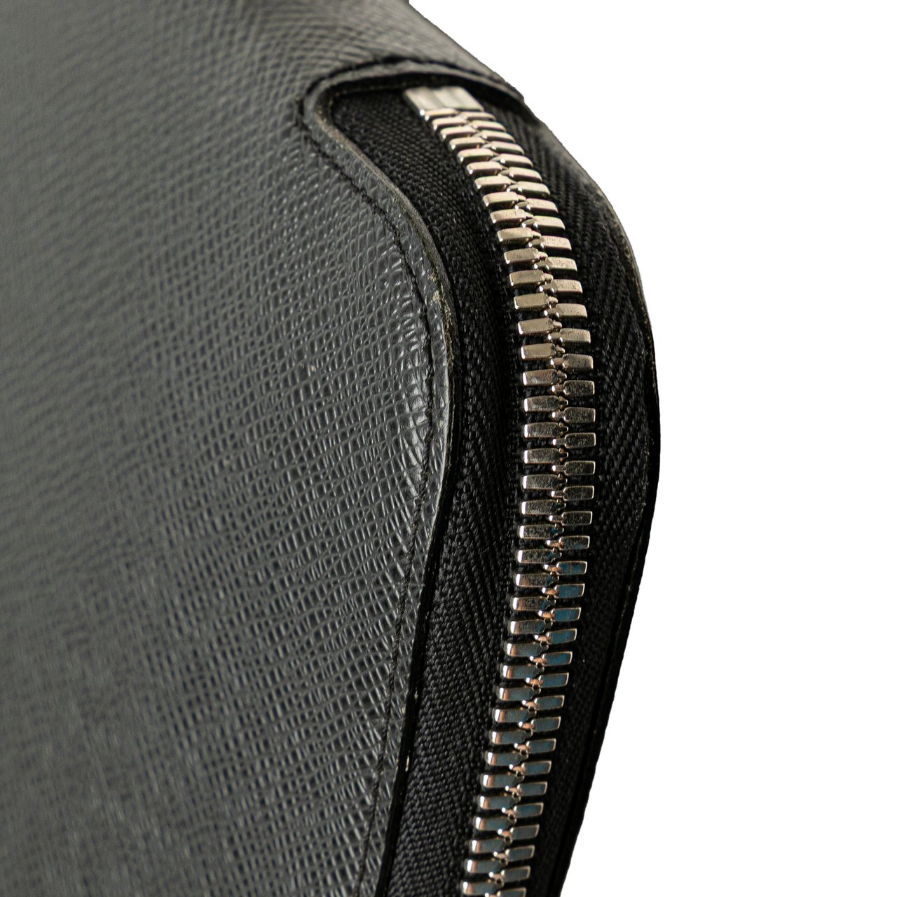 Louis Vuitton Taiga Vladimir Portfolio Zwart