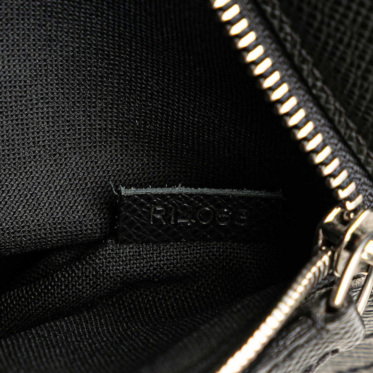 Louis Vuitton Taiga Vladimir Portfolio Zwart