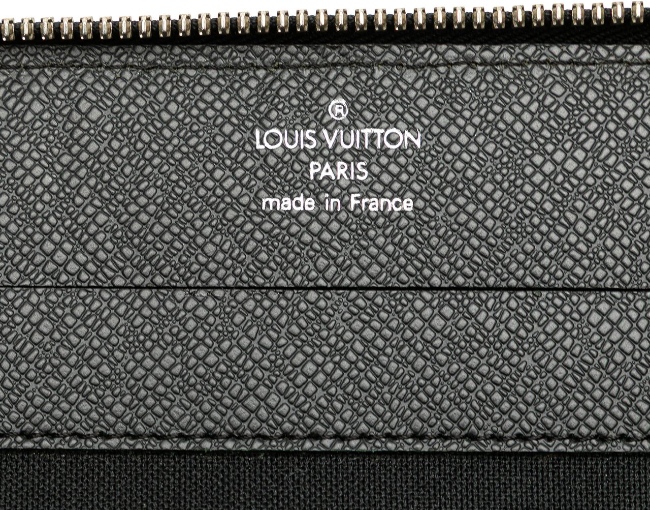 Louis Vuitton Taiga Vladimir Portfolio Zwart