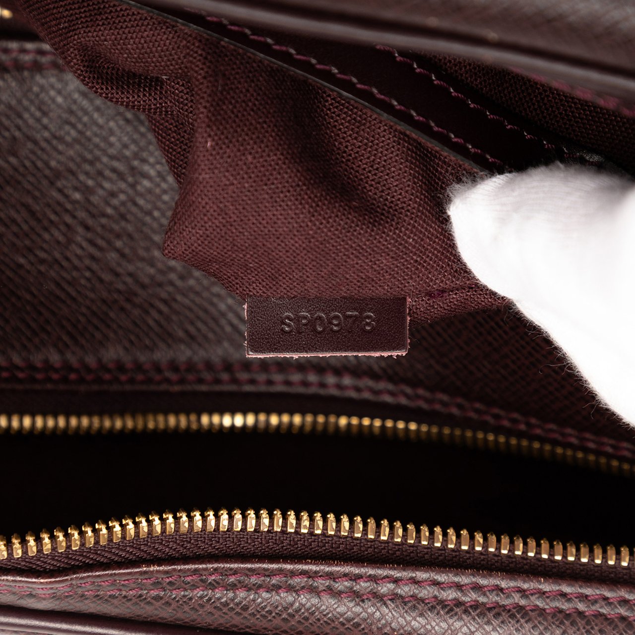 Louis Vuitton Taiga Reporter PM Rood