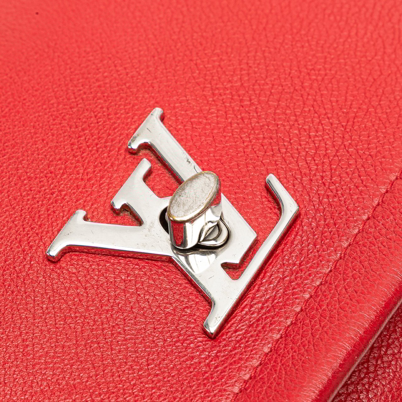 Louis Vuitton Leather Lockme II BB Rood