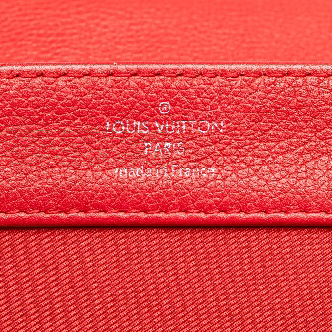 Louis Vuitton Leather Lockme II BB Rood