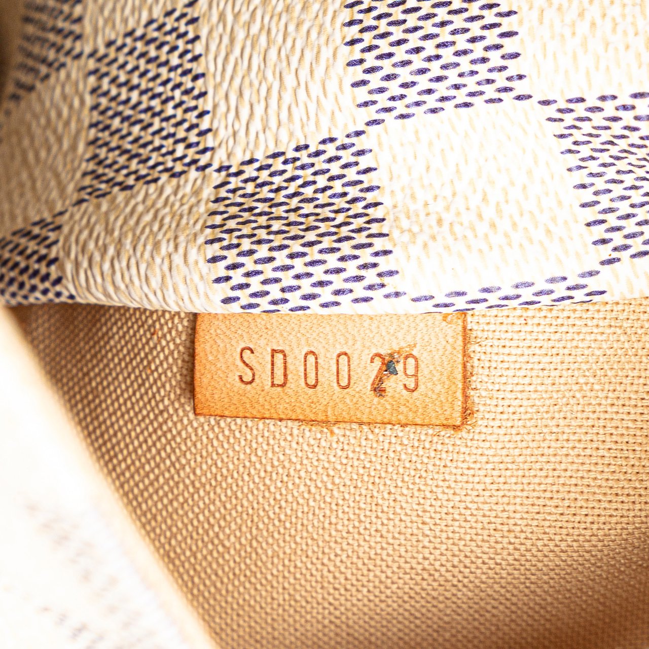 Louis Vuitton Damier Azur Totally MM Wit
