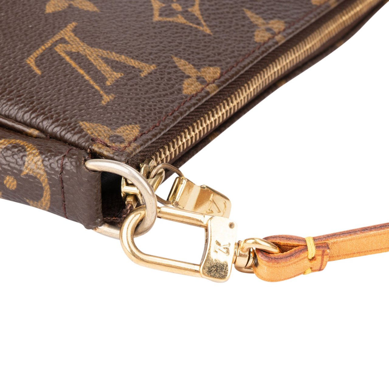 Louis Vuitton Louis Vuitton Canvas Monogram Pochette Accessoire Handbag Bruin