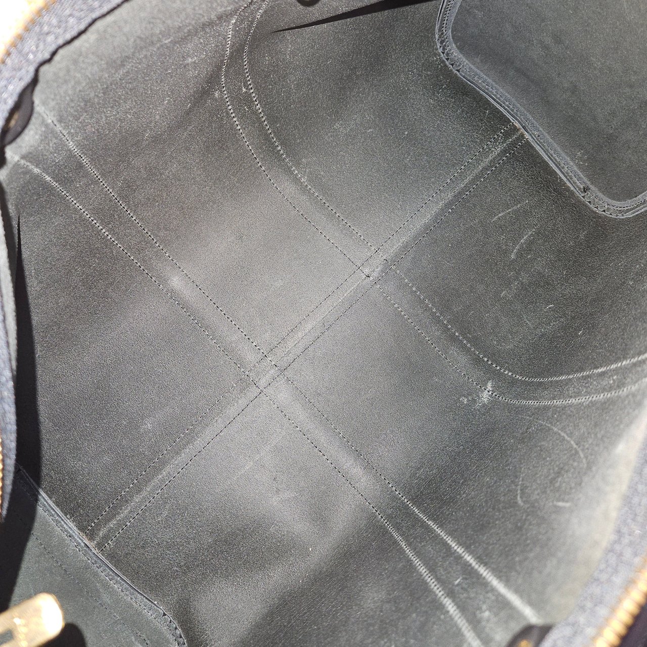 Louis Vuitton Louis Vuitton Noir Epi Leather Keepall 45 Zwart