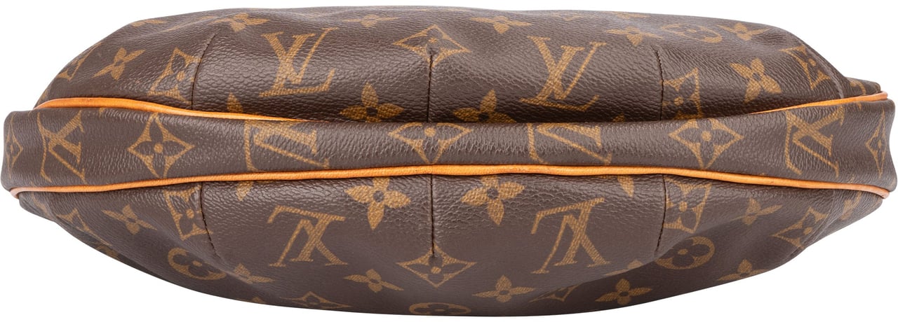 Louis Vuitton Louis Vuitton Canvas Monogram Croissant MM Shoulder Bag Bruin