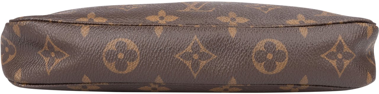 Louis Vuitton Louis Vuitton Canvas Monogram Pochette Accessoire Handbag Bruin