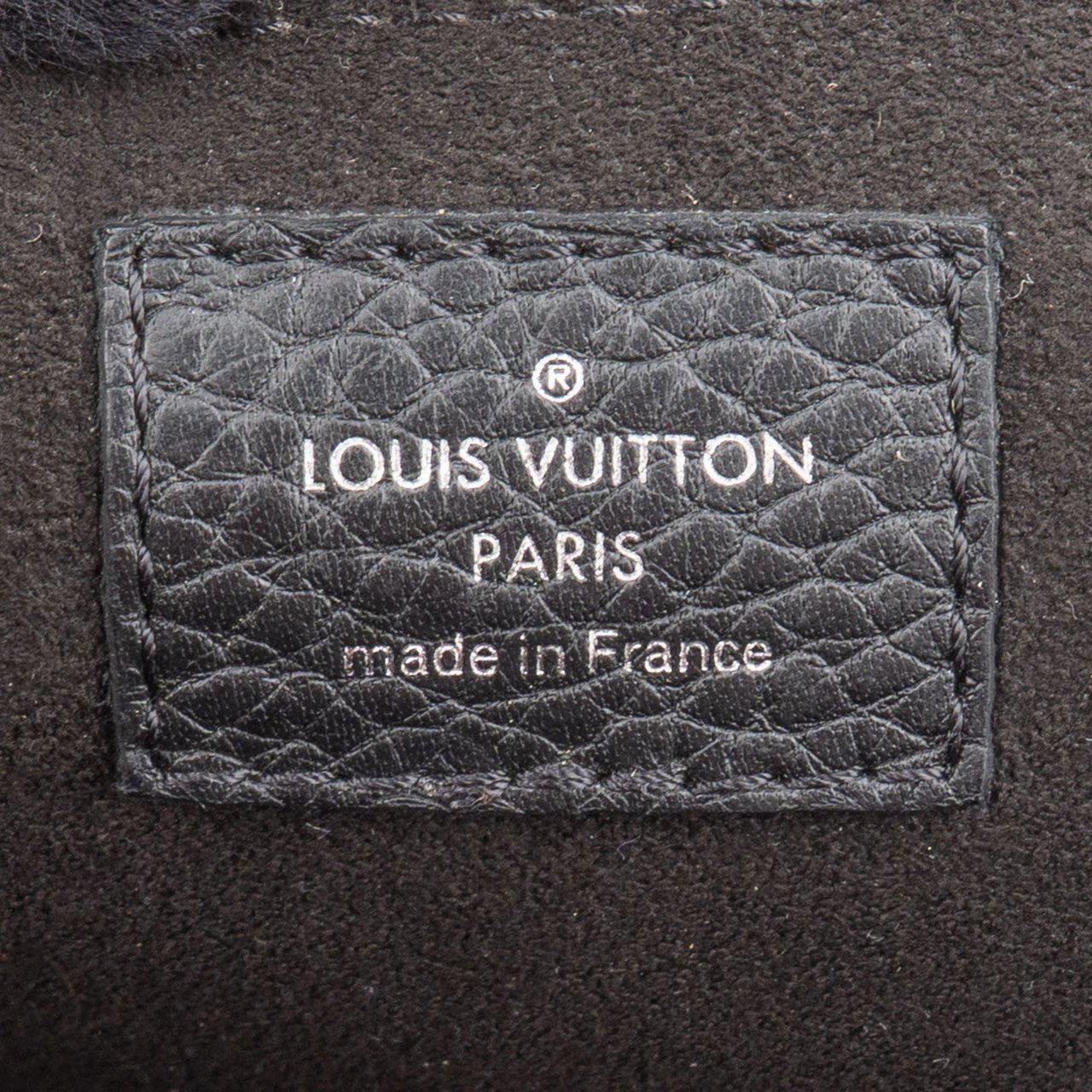Louis Vuitton Louis Vuitton Taurillon LV Laptop Clutch Zwart