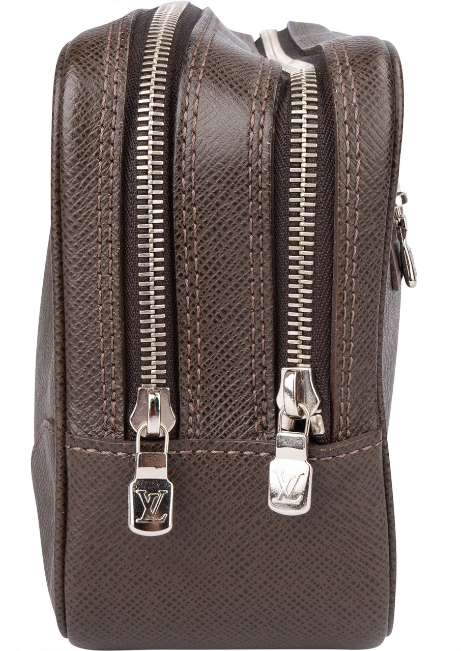 Louis Vuitton Louis Vuitton Brown Taiga Leather Pavel Clutch Bruin