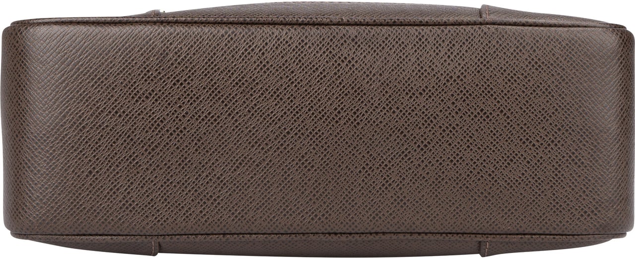 Louis Vuitton Louis Vuitton Brown Taiga Leather Pavel Clutch Bruin