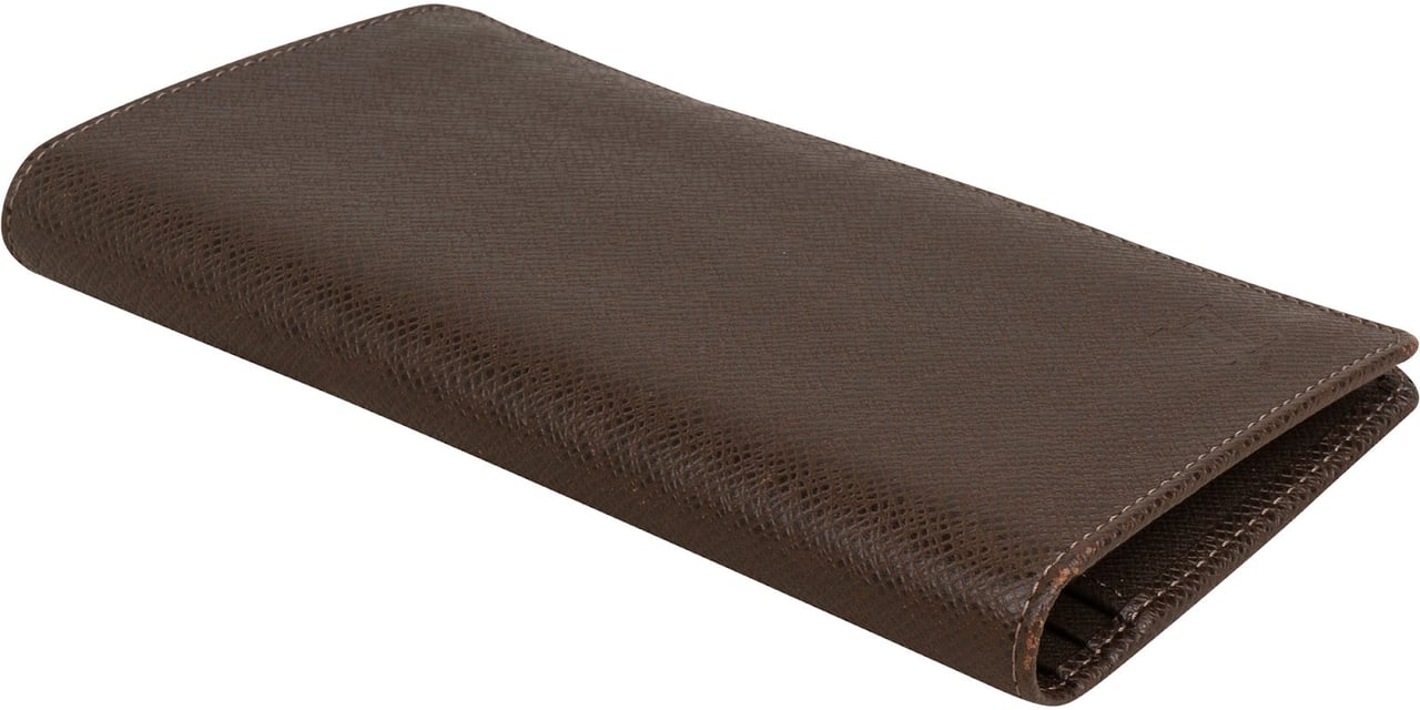 Louis Vuitton Brun Taiga Leather Brazza Wallet Bruin
