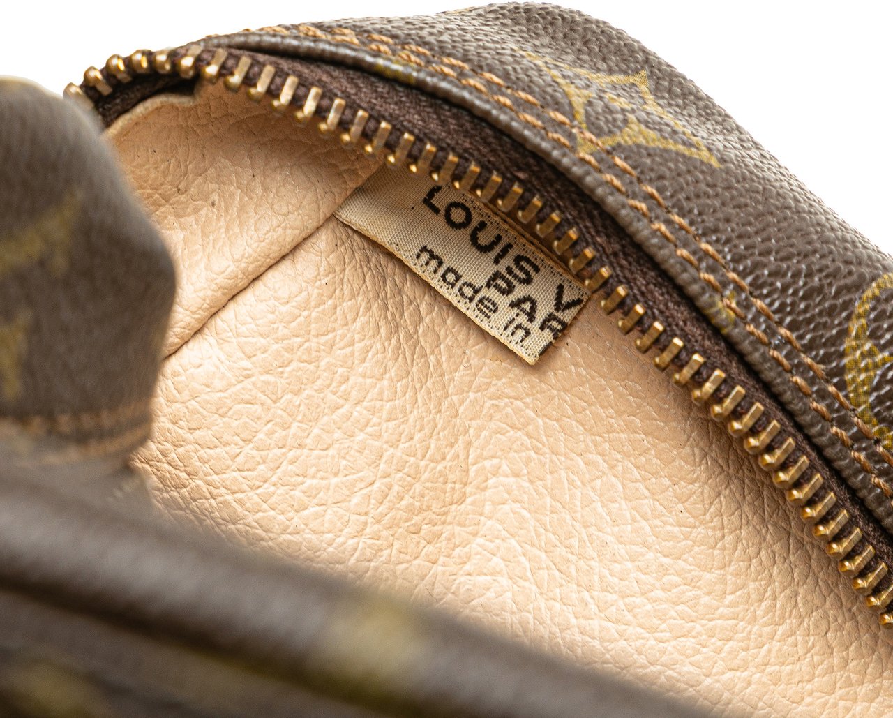 Louis Vuitton Monogram Trousse Toilette 28 Bruin