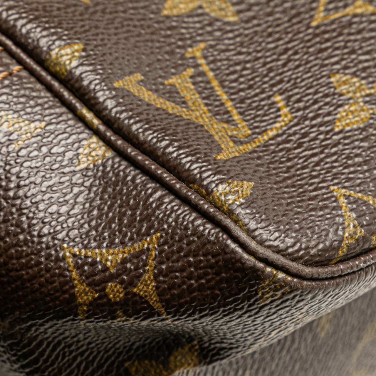 Louis Vuitton Monogram Trousse Toilette 28 Bruin