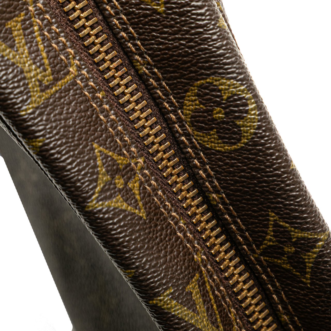 Louis Vuitton Monogram Trousse Toilette 28 Bruin