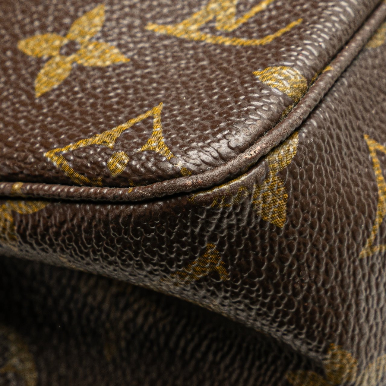 Louis Vuitton Monogram Trousse Toilette 28 Bruin