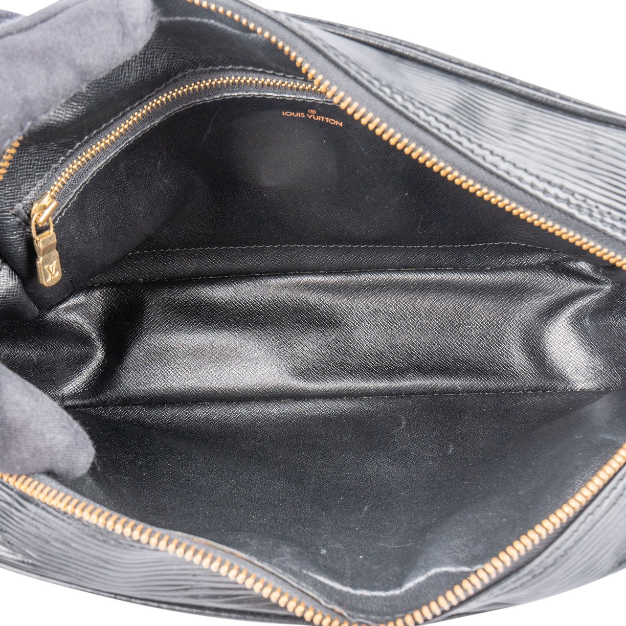Louis Vuitton Louis Vuitton Noir Epi Leather Trocadero 27 Crossbody Bag Zwart