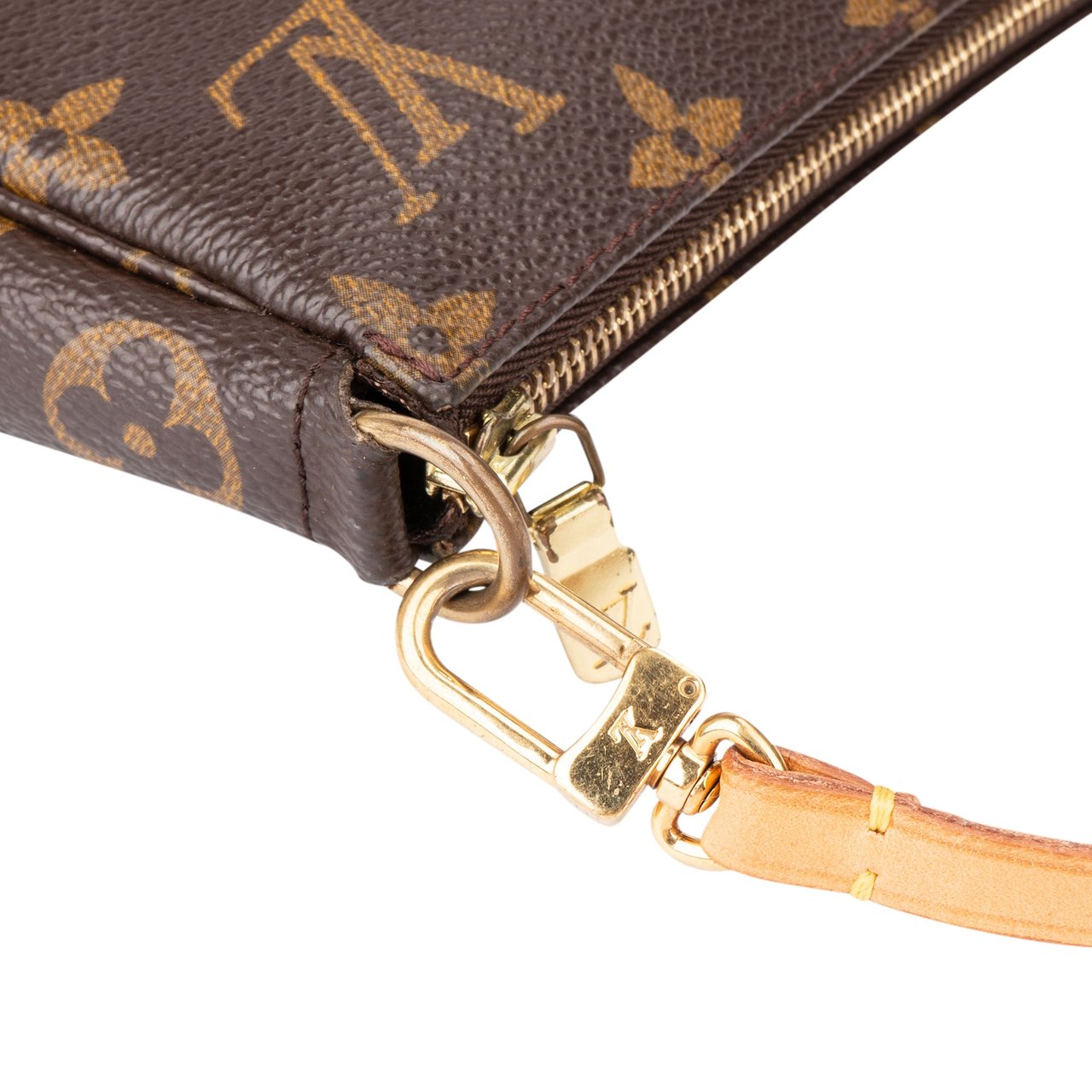 Louis Vuitton Louis Vuitton Canvas Monogram Pochette Accessoire Handbag Bruin