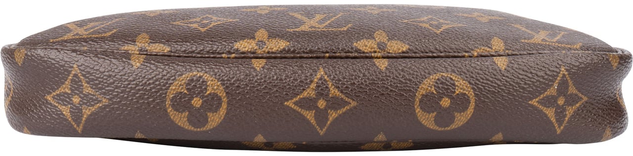 Louis Vuitton Louis Vuitton Canvas Monogram Pochette Accessoire Handbag Bruin