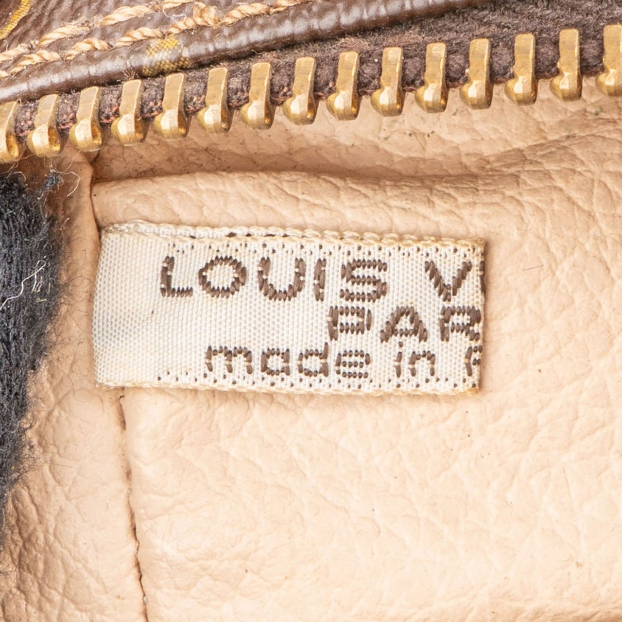 Louis Vuitton Monogram Canvas Trousse Toilette 23 Clutch Bruin