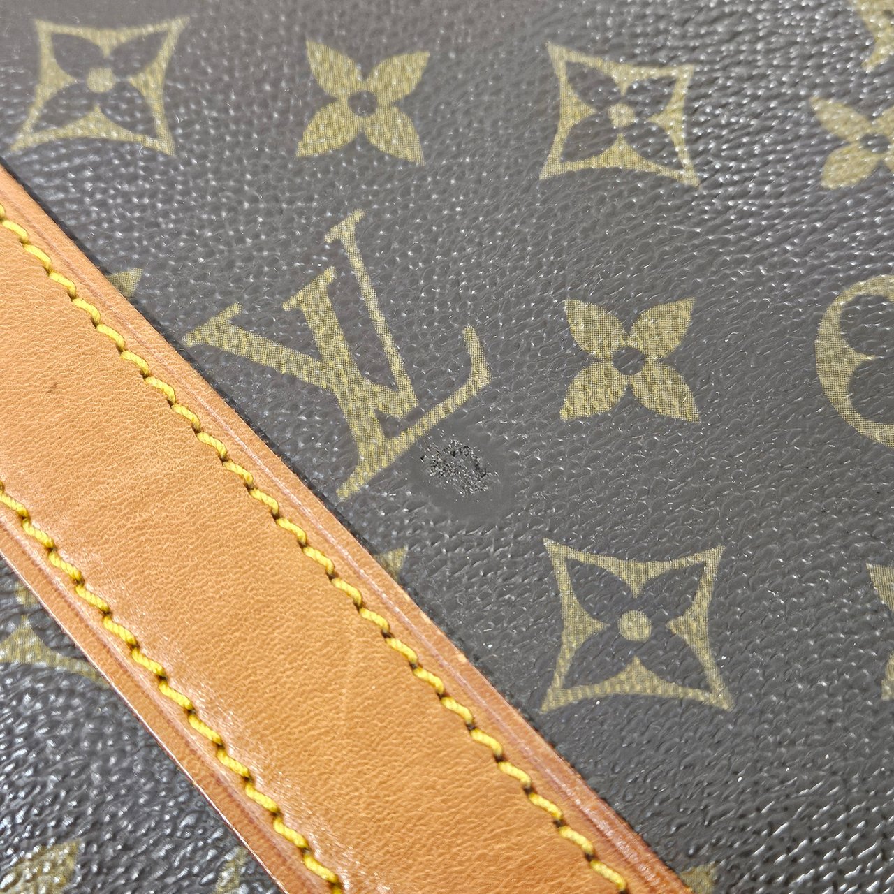 Louis Vuitton Monogram Canvas Keepall 50 Bandoulière Travel Bag Bruin