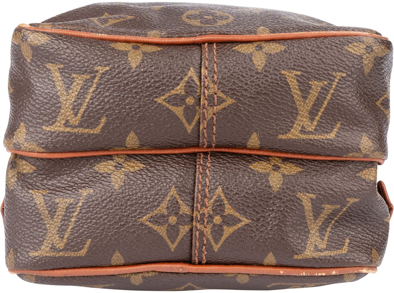 Louis Vuitton Louis Vuitton Canvas Monogram Amazone Crossbody Bag Bruin