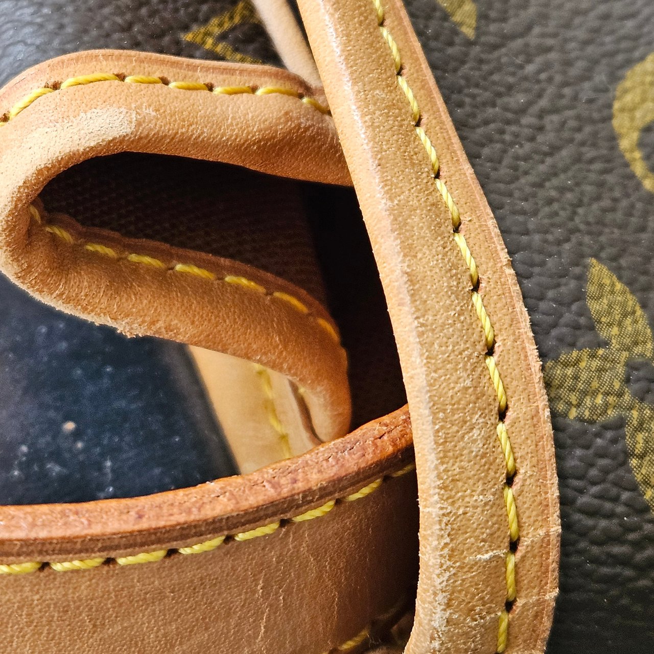 Louis Vuitton Louis Vuitton Canvas Monogram Gibeciere Crossbody Bag Bruin
