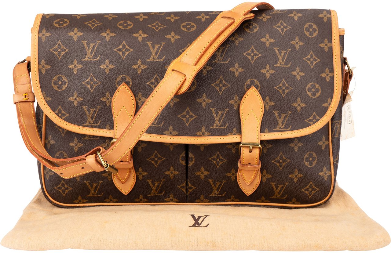 Louis Vuitton Louis Vuitton Canvas Monogram Gibeciere Crossbody Bag Bruin
