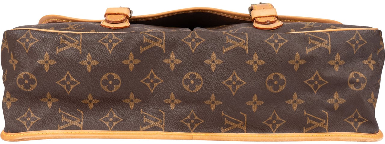 Louis Vuitton Louis Vuitton Canvas Monogram Gibeciere Crossbody Bag Bruin