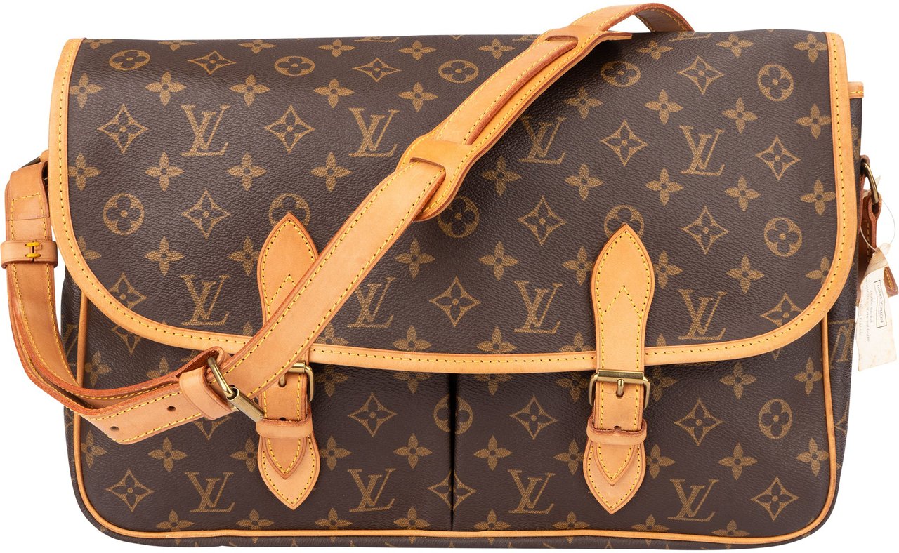 Louis Vuitton Louis Vuitton Canvas Monogram Gibeciere Crossbody Bag Bruin
