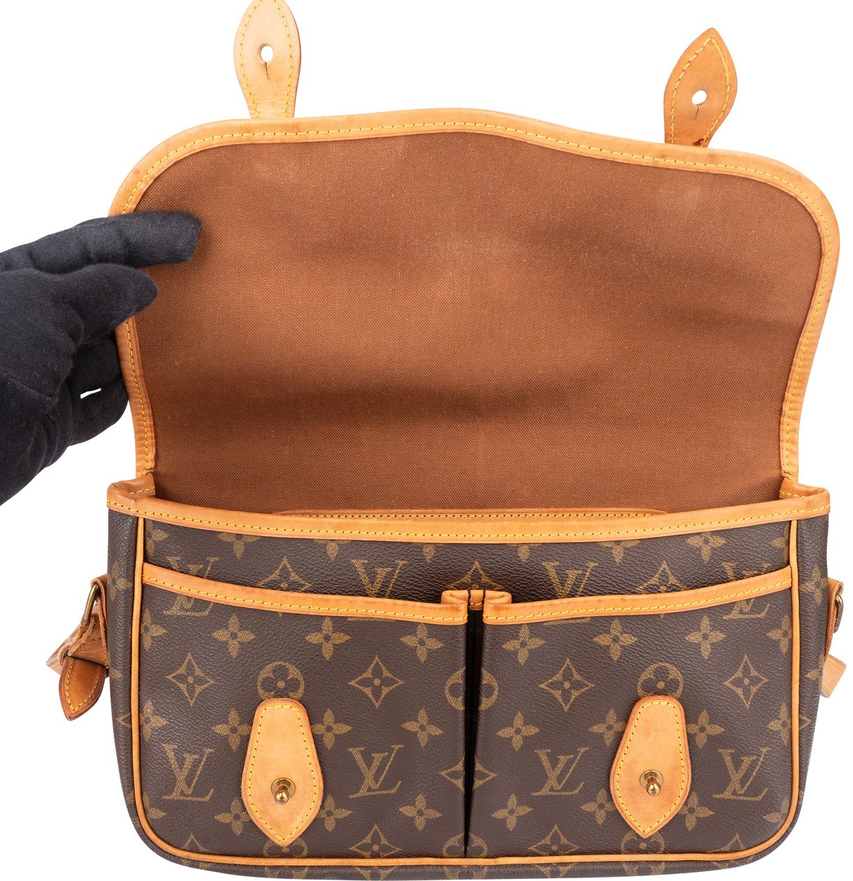 Louis Vuitton Louis Vuitton Canvas Monogram Gibeciere MM Crossbody Bag Bruin