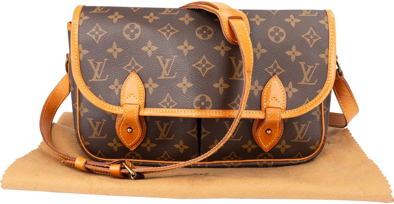 Louis Vuitton Canvas Monogram Gibeciere MM Crossbody Bag Bruin