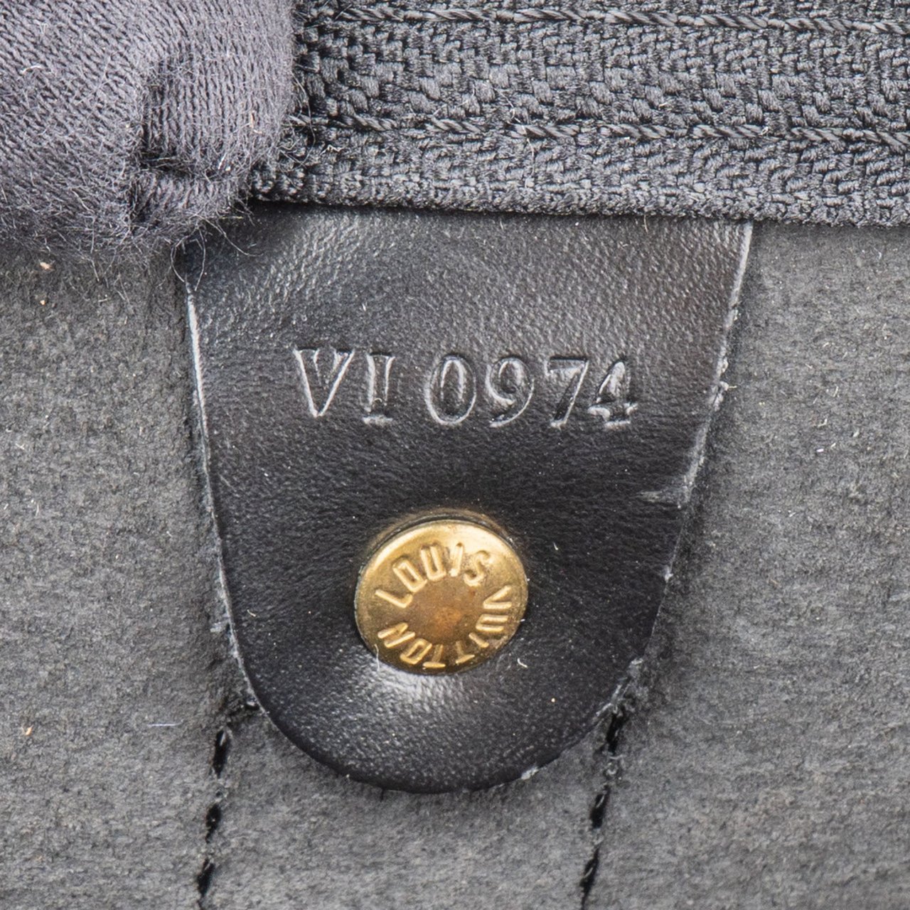 Louis Vuitton Louis Vuitton Noir Epi Leather Keepall 50 Zwart