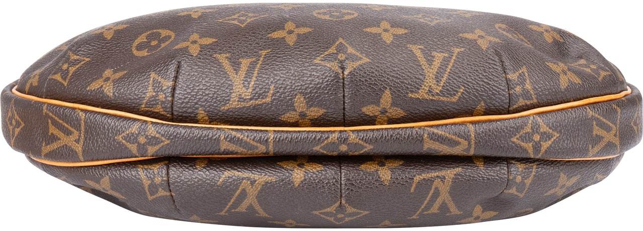 Louis Vuitton Louis Vuitton Canvas Monogram Croissant MM Shoulder Bag Bruin