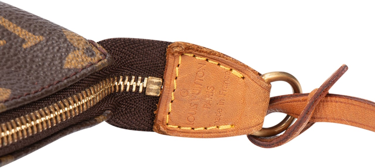 Louis Vuitton Louis Vuitton Canvas Monogram Pochette Accessoire Handbag Bruin