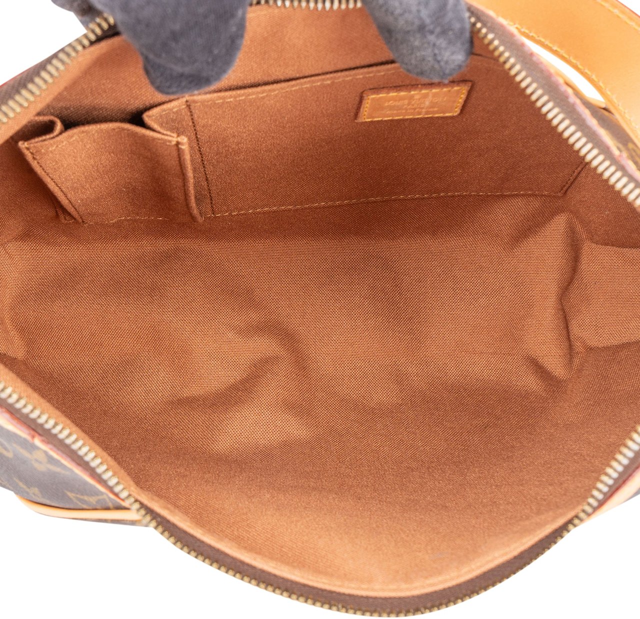 Louis Vuitton Louis Vuitton Canvas Monogram Thames GM Shoulder Bag Bruin