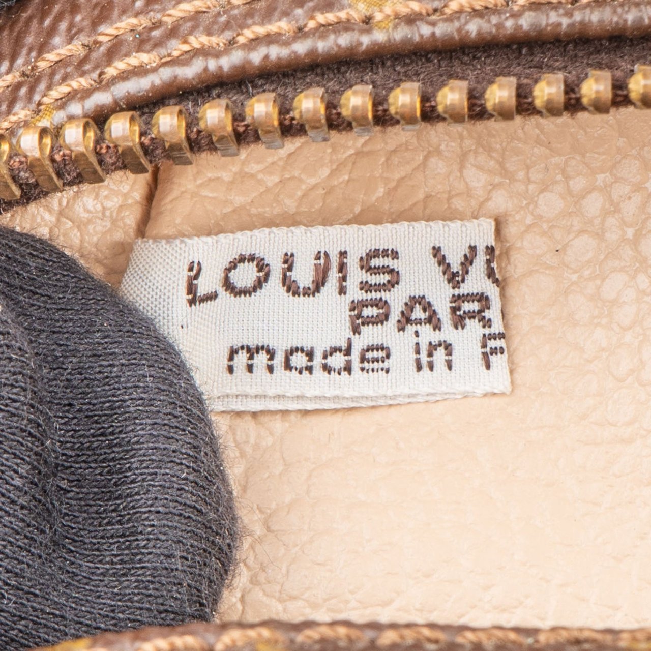 Louis Vuitton Louis Vuitton Canvas Monogram Trousse Toilette 28 Clutch Divers