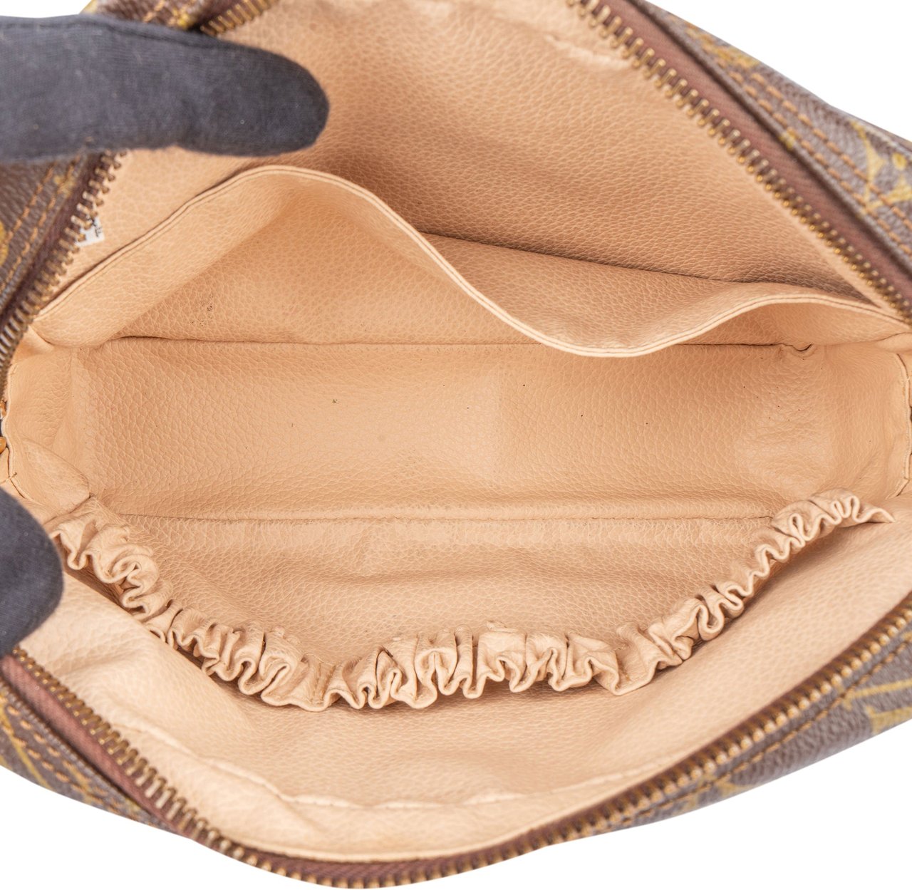 Louis Vuitton Canvas Monogram Trousse Toilette 23 Clutch Bruin
