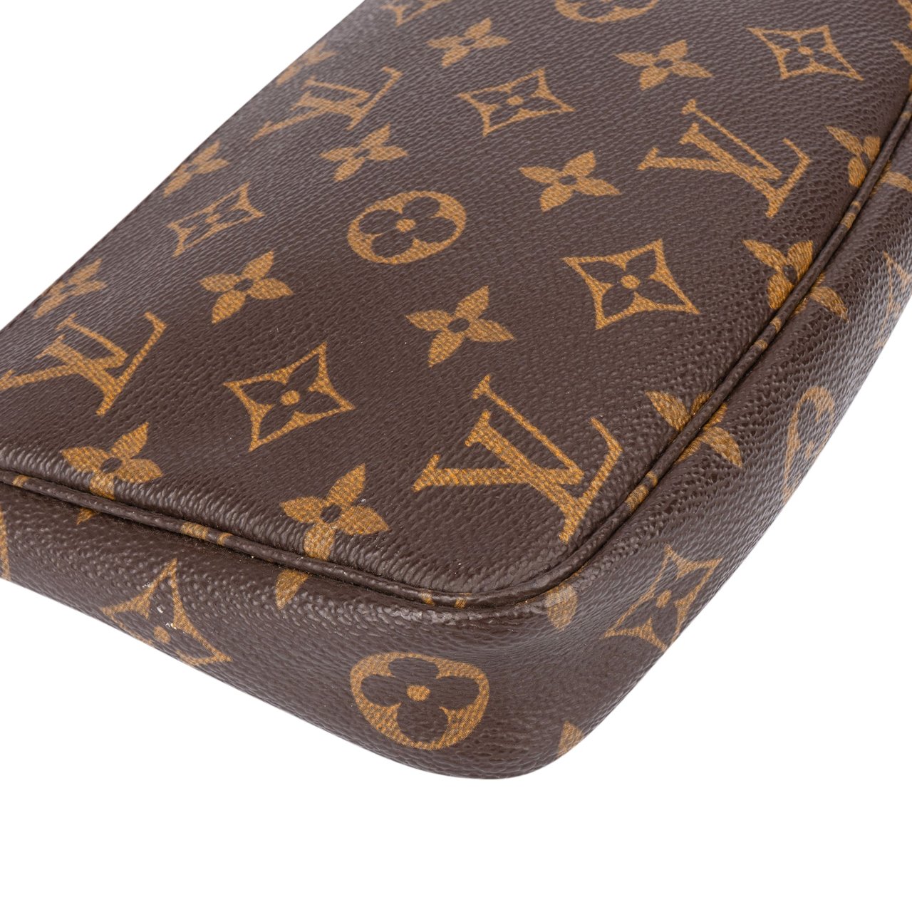 Louis Vuitton Louis Vuitton Canvas Monogram Pochette Accessoire Handbag Bruin
