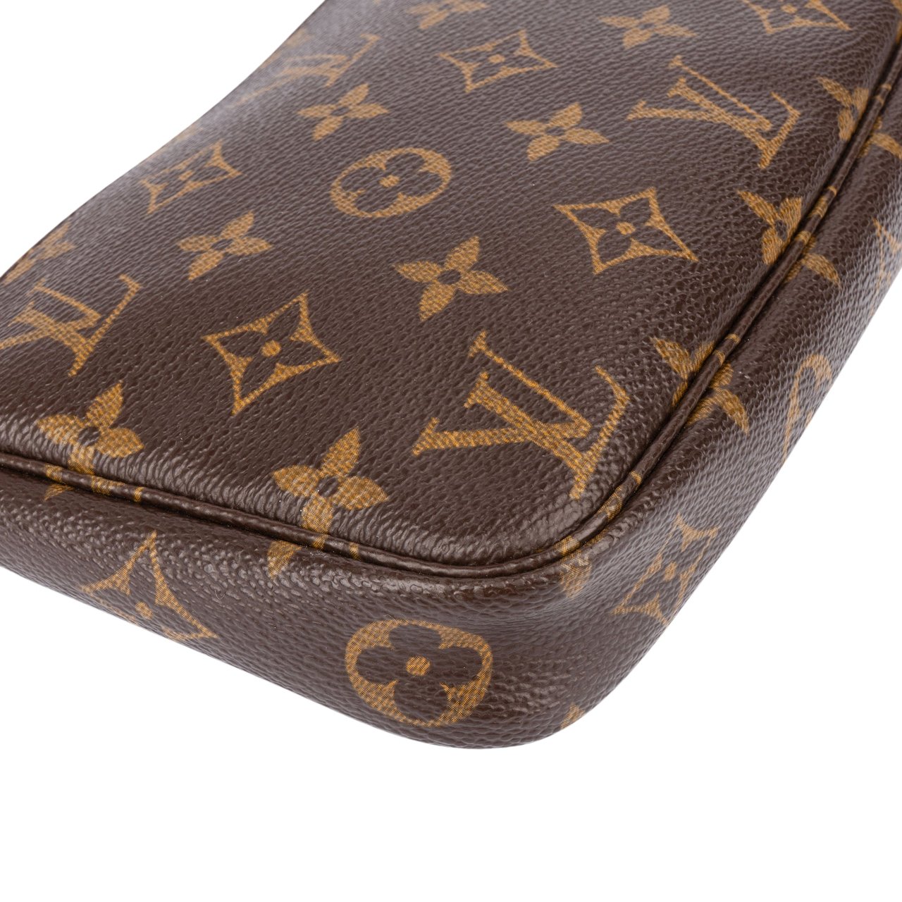 Louis Vuitton Louis Vuitton Canvas Monogram Pochette Accessoire Handbag Bruin