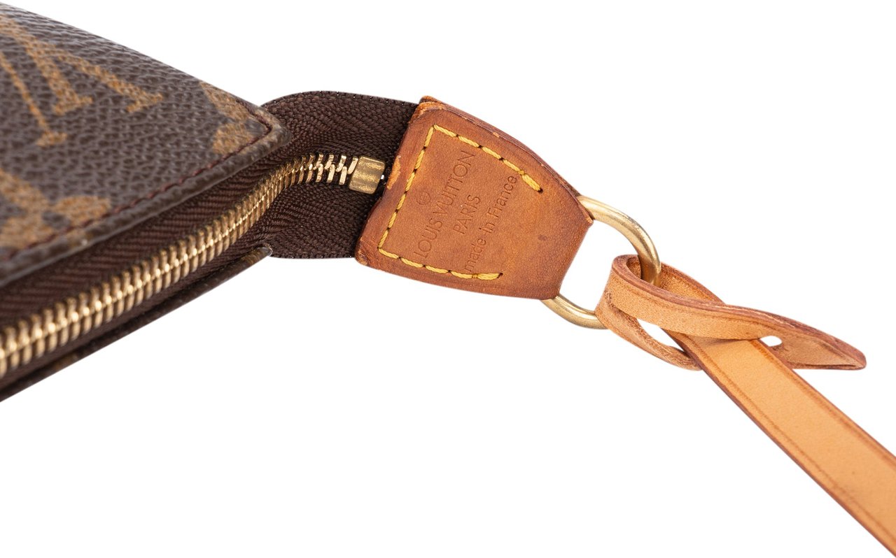 Louis Vuitton Louis Vuitton Canvas Monogram Pochette Accessoire Handbag Bruin