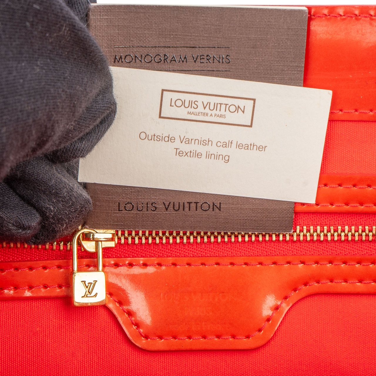 Louis Vuitton Louis Vuitton Vernis Monogram Wilshire PM Handbag Rood