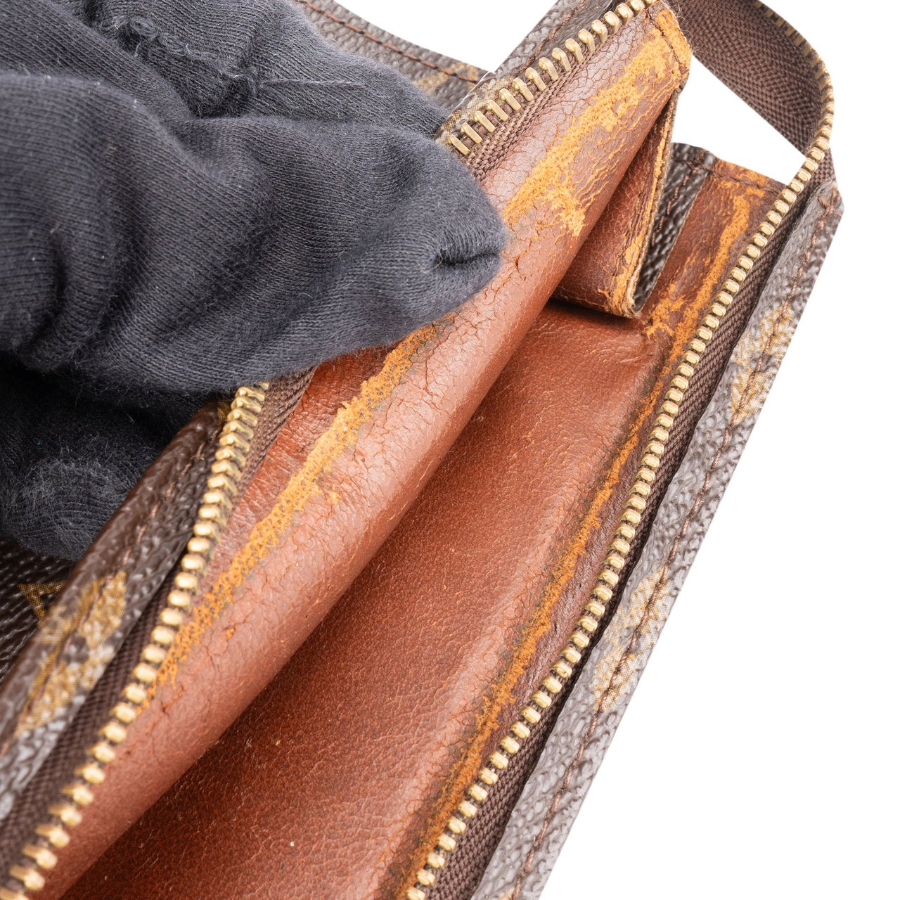Louis Vuitton Louis Vuitton Canvas Monogram Poche Toilette 25 Clutch Bruin