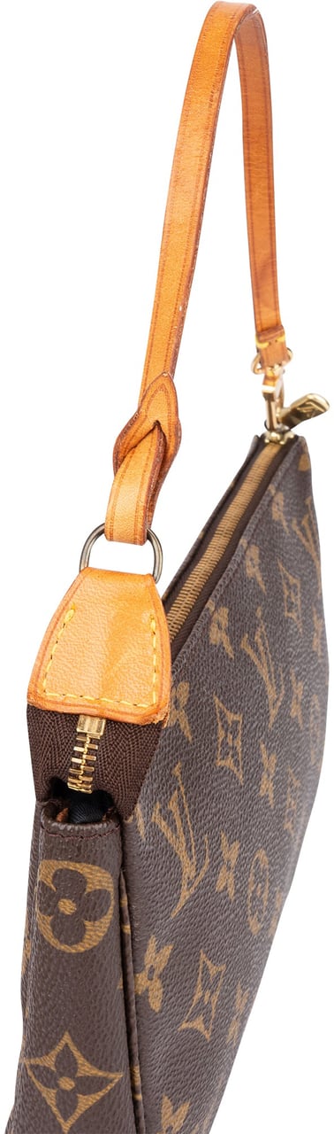 Louis Vuitton Louis Vuitton Canvas Monogram Pochette Accessire Handbag Bruin