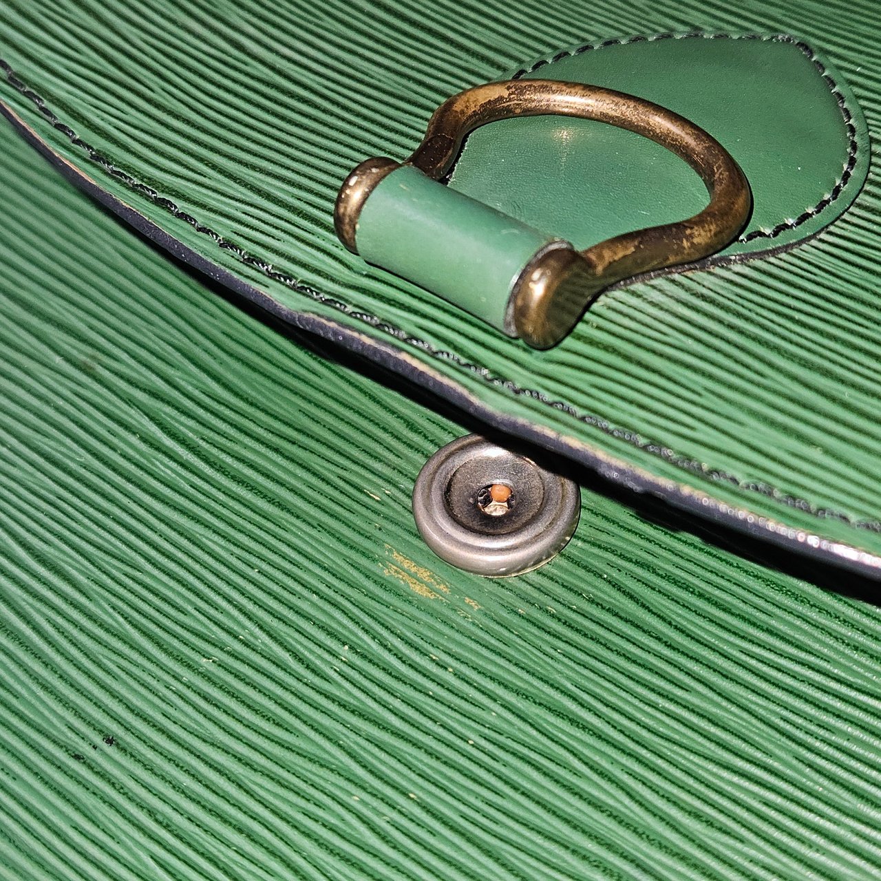 Louis Vuitton Louis Vuitton Green Epi Leather Saint Cloud GM Crossbody Bag Bruin