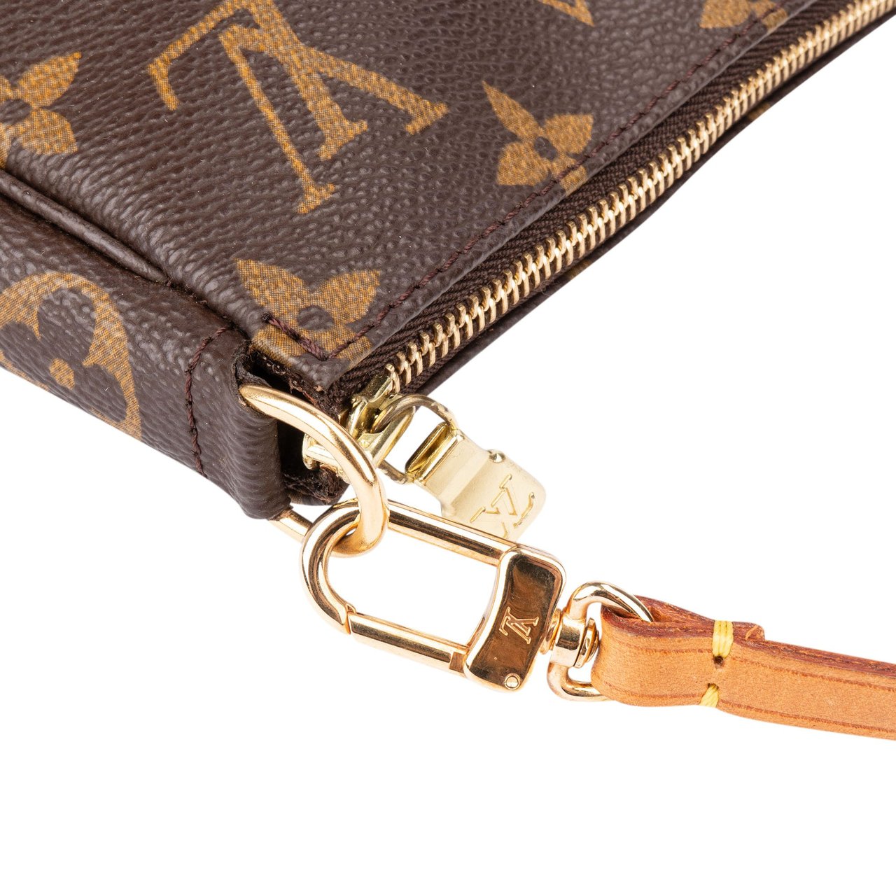 Louis Vuitton Louis Vuitton Canvas Monogram Pochette Accessoire Handbag Bruin