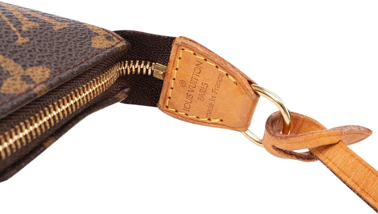 Louis Vuitton Louis Vuitton Canvas Monogram Pochette Accessoire Handbag Bruin